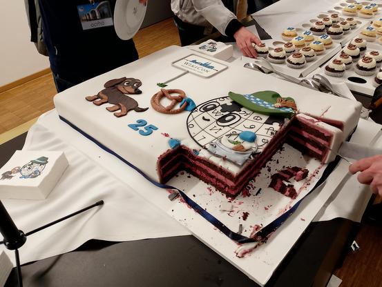 Wikipedia-Geburtstagstorte 25 Jahre